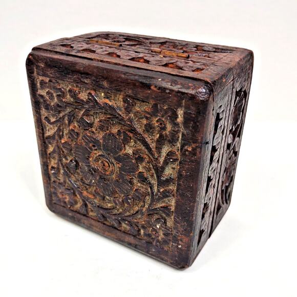 Vintage Handmade Carved Wooden Tobacco Jewelry Keepsake Box With Brass Hinges - Picture 3 of 9